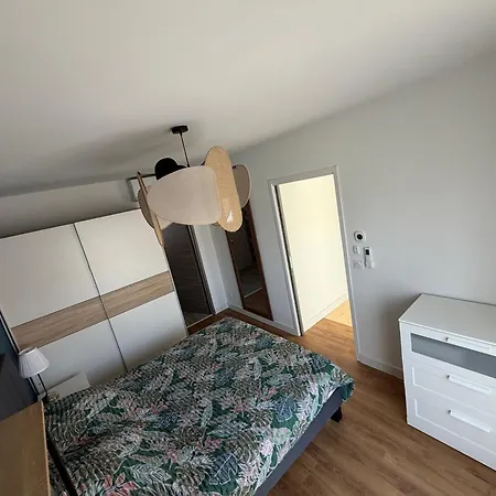 別荘 Arene Maison De Renovee, Spa, Clim, 6 Pers *